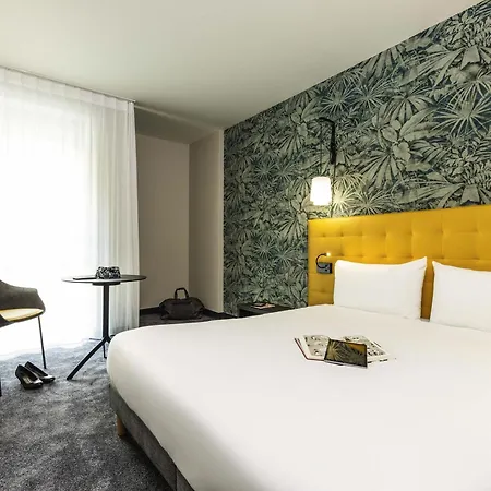 Hotel Ibis Styles Paris La Defense 3*