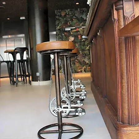 Отель Ibis Styles Paris La Defense Пюто