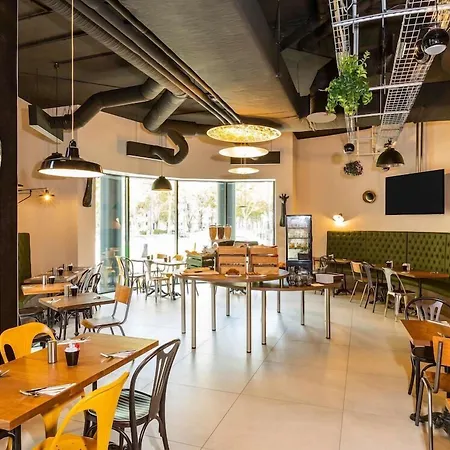 Hotel Ibis Styles Paris La Defense 3*